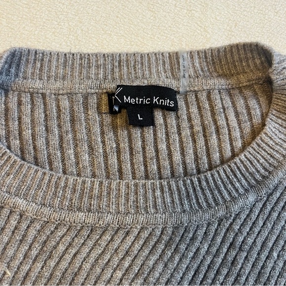 Metric Knits Ribbed Knit Sweater – Size L - Picture 3 of 9